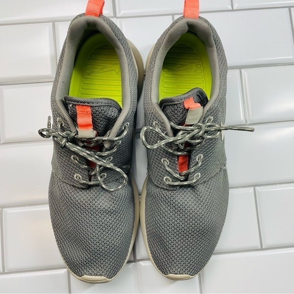 NIKE WOMENS ROSHE‎ RUN SNEAKER
511882-005 GRAY PINK SIZE 9 - Picture 5 of 11